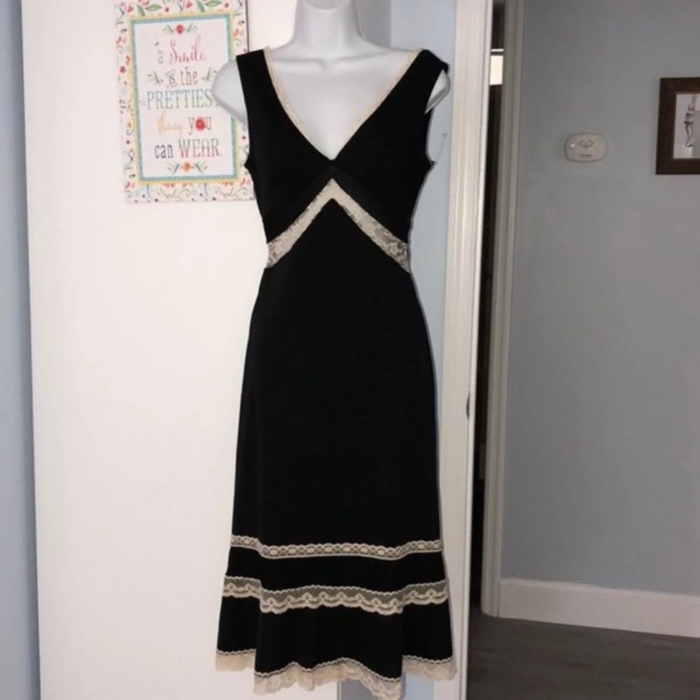 ASO Gilmore Girls. Express black and cream lace midi dress